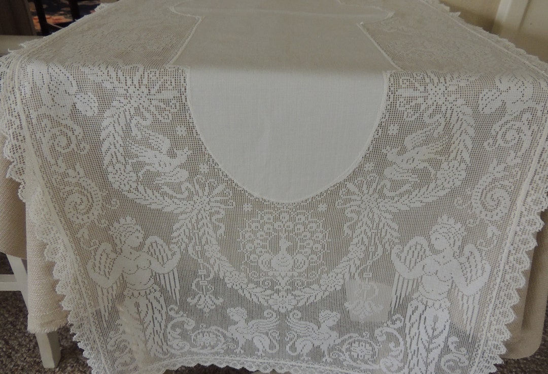 LINEN & FILET LACE Table Scarf Vintage 18 by 50 Angels and Animals Lovely but a Few Snags
