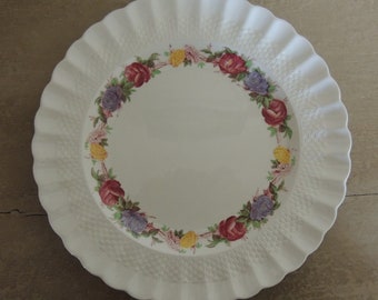 ROSE BRIAR Dinner Plate by Copeland SPODE 10 3/8" Scalloped Basketweave Design with Circle of Roses 1940s Made in England Cottage Chic