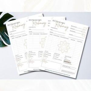 Könnte beinhalten: Drei weiße Rechnungsformulare mit goldfarbenen Buchstaben und floralen Akzenten. Die Formulare mit der Aufschrift "BESTELLSCHEIN Rechnung" enthalten Felder für Kundendaten, Produktdetails und Zahlungsinformationen.