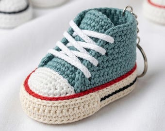 Patrón de llavero de zapatillas de ganchillo / Patrones de mini zapatos de ganchillo / Patrón de zapatillas amigurumi de ganchillo / Patucos de bebé de ganchillo (PDF + Guía en vídeo)
