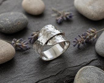 Handgemaakte bypass-ring van gehamerd 925 sterlingzilver: verstelbare duimring