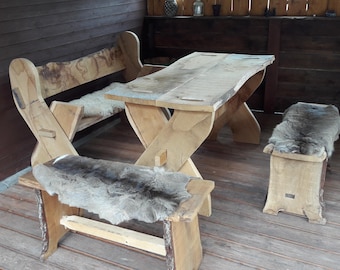 Instructions for building a modular oak table for the patio and garden.