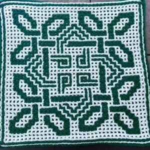 July Knot Crochet Pattern & Charts from 2023: A Year of Celtic Knots. Large Square. Interlocking, Center-out and Bottom-Up Overlay Mosaic. image 9