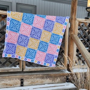 Persistent Blossoms (originally published in Crochet Now magazine). Center-Out Overlay Mosaic & Interlocking Crochet Patterns, Charts, Video