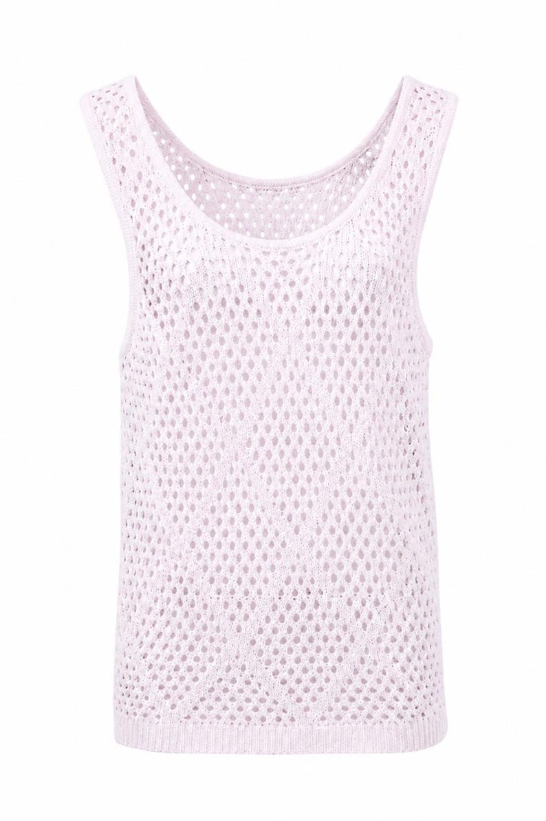 Puede incluir: Un top sin mangas de punto calado rosa claro. El top tiene un cuello redondo y un dobladillo ligeramente acanalado. El dise&ntilde;o de punto abierto crea un aspecto delicado y aireado. Adecuado para climas c&aacute;lidos.