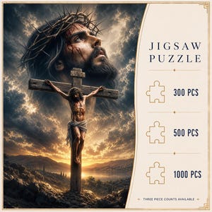 Può includere: Un puzzle raffigurante una grande illustrazione dettagliata di Gesù con una corona di spine su una croce contro un cielo drammatico e nuvoloso al tramonto. Il testo JIGSAW PUZZLE è mostrato con opzioni da 300, 500 e 1000 pezzi.