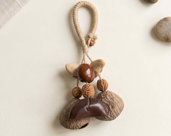 Portachiavi artigianale con baccello di semi naturale, ciondolo rustico botanico per borsa, accessorio Wabi Sabi Zen, regalo ecologico per lei