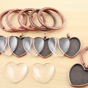 May include: A set of 10 antique copper-toned keychains with heart-shaped glass inserts. The keychains are perfect for adding a personal touch to your keys or bag.