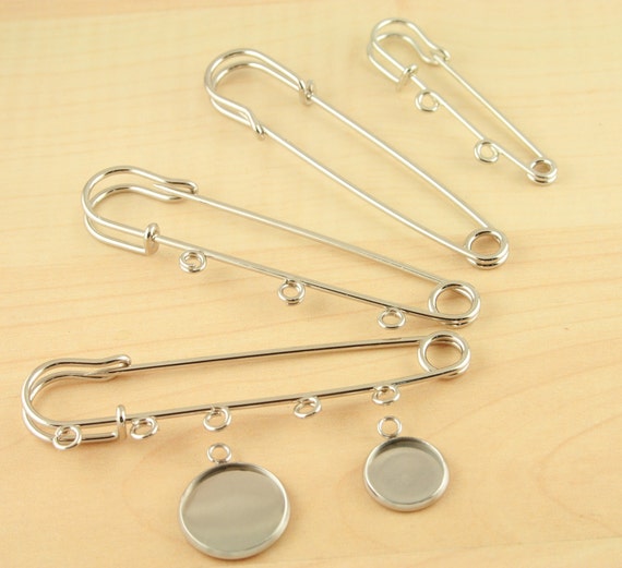 5 Kilt Style Safety Pin Brooch Charm Holder. Wedding Bouquet Photo