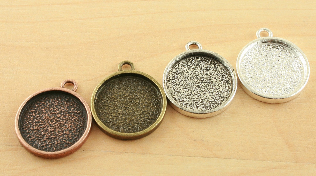 Small Rund Charm 10 Sturdy Small ROUND Charms, TAG Style Pendant Trays -ALLOY. ~16mm ...