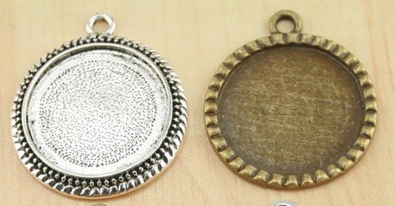 10 25mm Bottle Cap Style or Beaded Edge Black, Silver, Bronze, Copper Alloy Bezel Charm Tray, Optional Glass 10, Seals 10 or 20. image 1