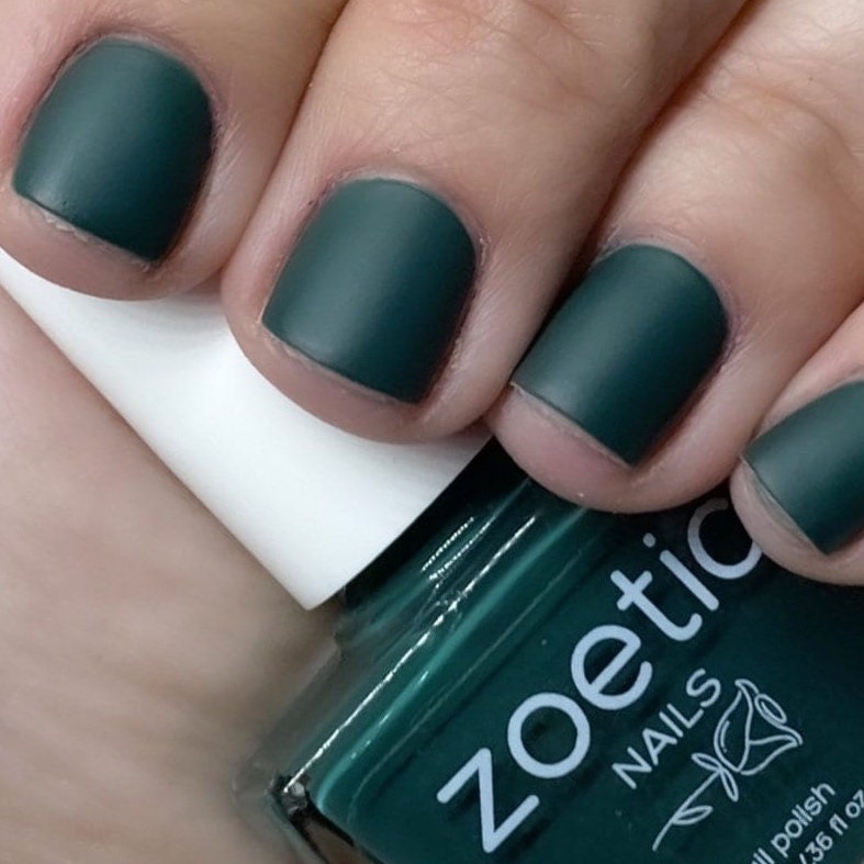 Matte green nails | Green nails, Green acrylic nails, Emerald nails