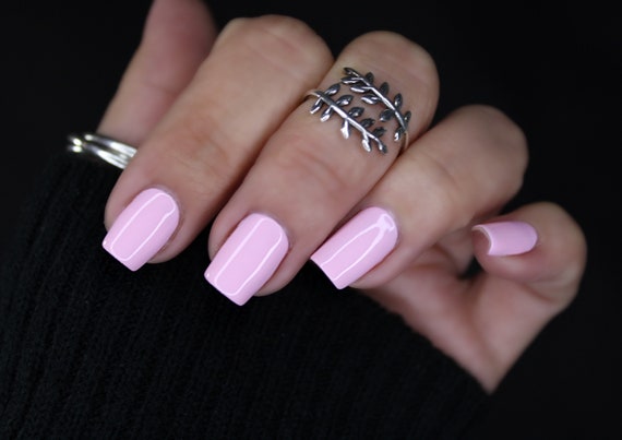 Baby pink nail polish Hortencia - Green Range | Manucurist – Manucurist US