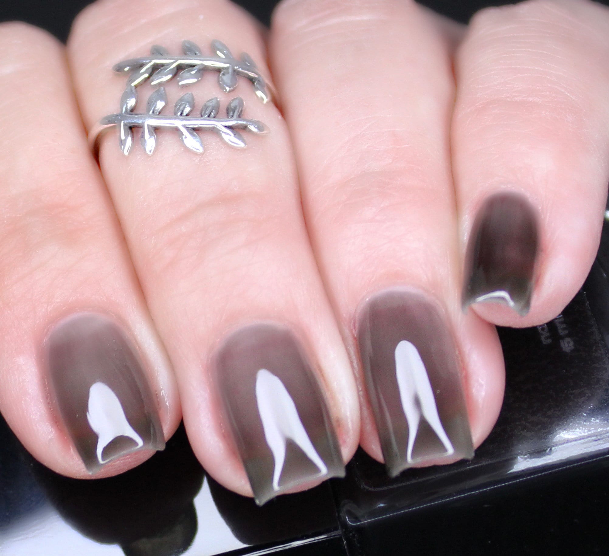 Tong vernis noir new arrivals