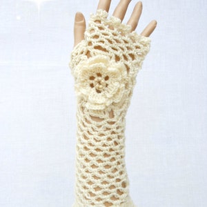 Irish Lace Crochet Fingerless Gloves Hand Warmers Merino Wool Soft Romantic Vintage Style Cream White