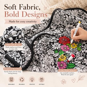 Pu&ograve; includere: Una coperta in tessuto con motivo floreale bianco e nero e bordo nero. Il testo recita Soft Fabric, Bold Designs, Made for cozy creativity, Ultra-Soft & Cozy, Durable & Neat Finish e Color. Wash. Repeat. Un pennarello colora i fiori.