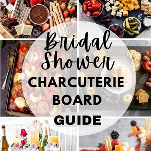 Op de afbeelding: Een collage van voedselpresentaties met een dessertplank met aardbeien en chocolade, een hartige kaas- en groenteplank, een schaal met geroosterde tomaten en sapkaraffen met labels. De tekst luidt Bridal Shower CHARCUTERIE BOARD GUIDE.
