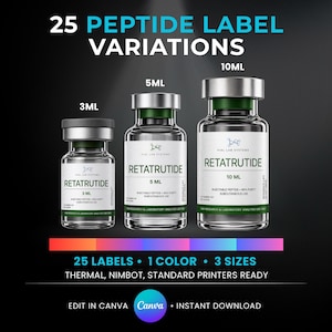Op de afbeelding: Afbeelding van drie glazen flesjes met het label "RETATRUTIDE" in de maten 3 ml, 5 ml en 10 ml. De flesjes hebben zilveren doppen en groene accenten. De tekst bovenaan luidt "25 PEPTIDE LABEL VARIATIES". Daaronder staat "25 LABELS • 1 KLEUR • 3 MATEN."
