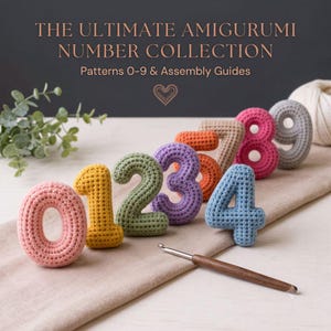 Può includere: Una collezione di dieci numeri all'uncinetto da zero a nove in vari colori tra cui rosa, giallo, verde, viola, arancione, beige e grigio. Il testo recita THE ULTIMATE AMIGURUMI NUMBER COLLECTION Patterns 0-9 & Assembly Guides con un uncinetto.