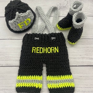 Baby Boy Brandweerman Brandweerman Hoed Outfit 4pc Haak Broek Set w/Susp en Laarzen, Pasgeboren, 0-3M, Foto Prop - OP BESTELLING GEMAAKT
