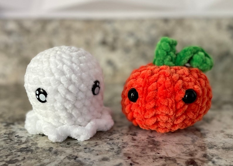 MOTIF au crochet : Mini peluche fantôme et citrouille pour décoration d'Halloween image 1