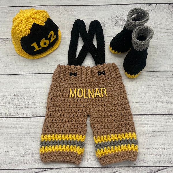 Bébé garçon pompier pompier chapeau tenue 4pc Crochet pantalon ensemble w/Susp et bottes, nouveau-né, 0-3M, Photo Prop - MADE TO ORDER