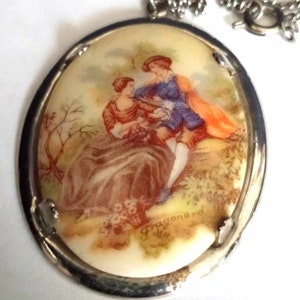 Vintage Fragonard Signed Cameo Courting Couple Pendant Necklace