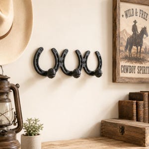 Horseshoe Metal Wall Decor with Hooks – Rustic Western Coat Rack, Farmhouse Entryway Organizer