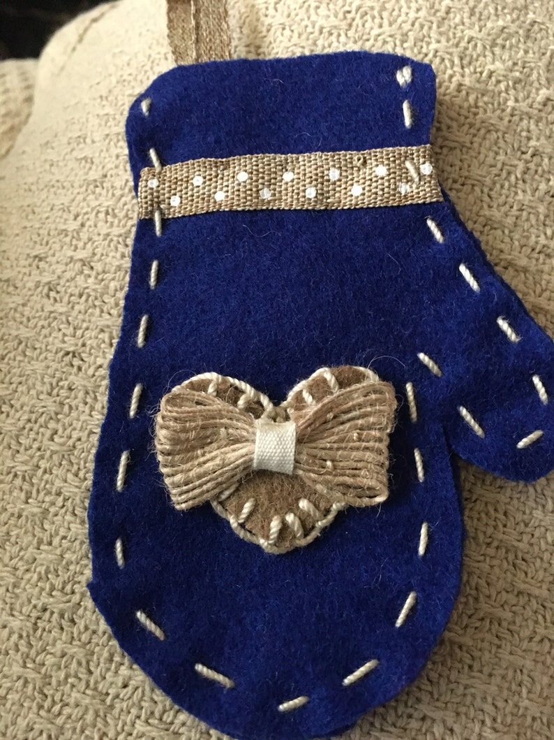Blue and beige mitten