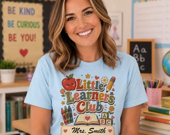 Personalisiertes kleines Lernerklub-Lehrer-T-Shirt, benutzerdefinierter Name Retro Groovy Vorschule Kindergarten T-Shirt, Zurück zu Schullehrer-Top-Geschenk