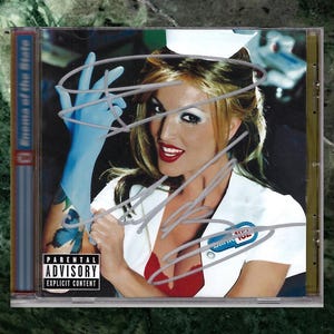 CD firmado de Blink 182 - Enema of the State – Autógrafos de Mark Hoppus, Travis Barker y Tom Delonge