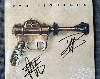 Foo Fighters – FOO FIGHTERS Vinyl – Autographed by Artist