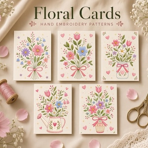 Könnte beinhalten: Fünf rechteckige Karten mit Handstickmustern von Blumensträußen in Vasen, einer Gießkanne und mit Schleifen gebunden. Der Text Floral Cards Hand Embroidery Patterns ist oben zentriert. Die Karten sind cremefarben mit rosa Herzen.