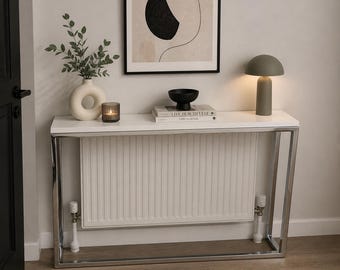 Mesa consola moderna, estructura cromada, mesa estrecha para recibidor, decoración minimalista para pasillo.
