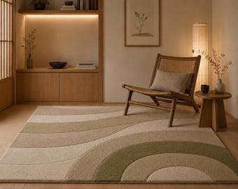 Tappeto in lana stile Mid-Century Wave, trapuntato a mano, nei toni del beige neutro e del verde salvia, per soggiorno moderno.
