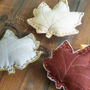 Autumn Leaf Garland, Felt Hanging, Leaves, Holiday Fall Thanksgiving Decoration, Felt Leaves, Autumn Decor image 1