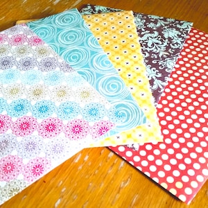 Conjunto de 5 sobres decorativos hechos a mano / sobres estampados con papel hecho a mano insertado