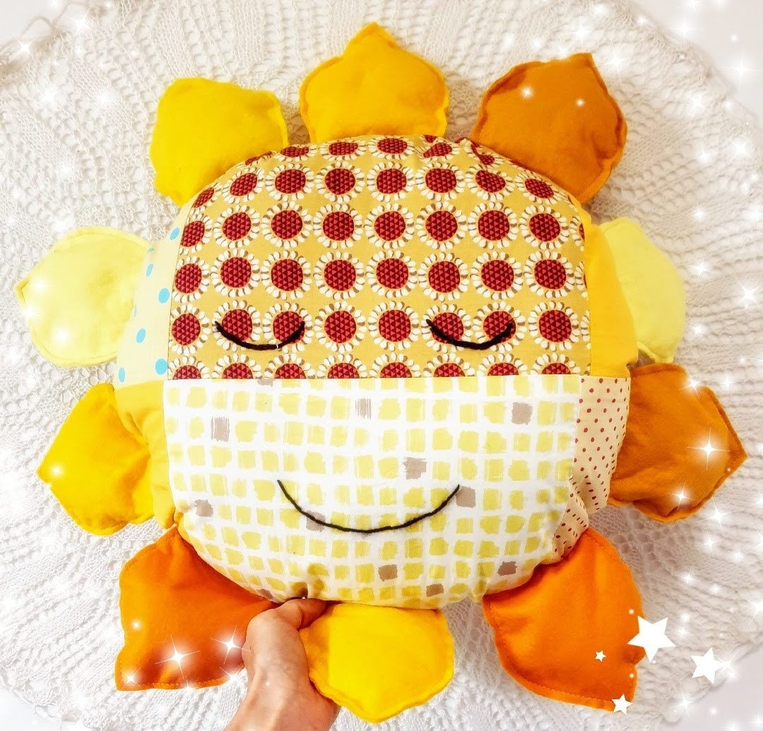 Coussin Peluche Soleil Souriant 45 Cm – Décoration Enfant Bébé, Canapé, Voiture, Cadeau Mignon