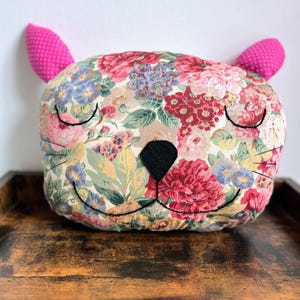 Cat Pillow Cushion| Cat Lover Gift Personalized| Cat Gift for Cat Lovers| Animal Cushion Covers UK| Decorative Cushions Set| Home Decor Cats