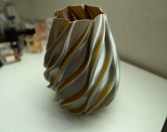 Color Changing 3D Printed Vase | Modern Iridescent Home Decor | Unique Gradient Planter | Futuristic Desk Vase | Gift Idea