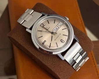 Vintage Timex Q Quartz Day Date Mens Watch VTG 1970s Running 37mm 70s