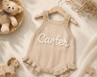 Pelele de bebé de punto personalizado con nombre - Body minimalista bordado a mano para bebé - Ropa de verano unisex para bebé - Regalo de primer cumpleaños