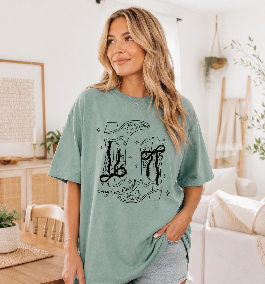 Long Live Cowgirls Shirt Comfort Colors, Trendy Women's Tshirt, Country Music Shirt, Western Cowboy Tee, Cowgirl Boots Shirt, Concert Tee