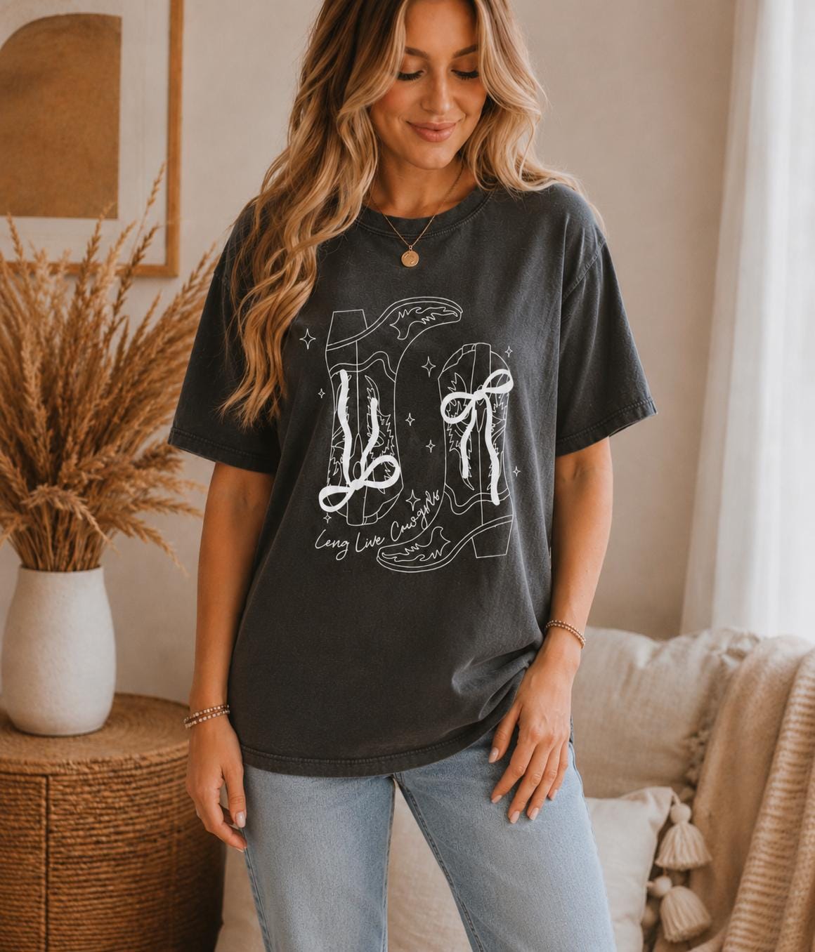 Long Live Cowgirls Shirt Comfort Colors, Trendy Women's Tshirt, Country Music Shirt, Western Cowboy Tee, Cowgirl Boots Shirt, Concert Tee