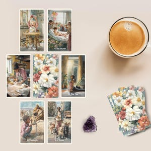 Può includere: Un set di carte dei tarocchi con illustrazioni ad acquerello. Le carte raffigurano varie scene, tra cui persone, fiori e animali. Sono presenti anche una tazza di caffè e un cristallo viola.