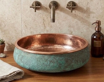 Lavabo da appoggio in rame martellato, lavabo da bagno con patina verde, lavabo da appoggio rustico marocchino fatto a mano, lavabo da bagno in stile rustico
