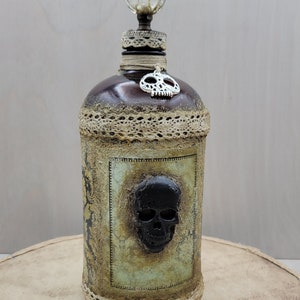 Love Alter Bottle, Skull