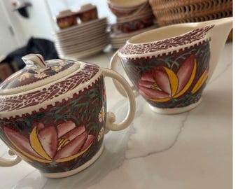 Juego de azucarero y jarra para crema LeI Lani Aloha de Vernon Kilns, estilo vintage de Don Blanding.