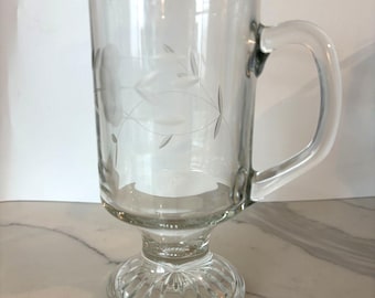 Taza de cristal vintage Princess House con pedestal, grabada con motivos florales, 266 ml (9 oz), en perfecto estado.