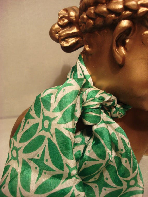 Vintage 1980s Green and White Polyester Starlight… - image 1